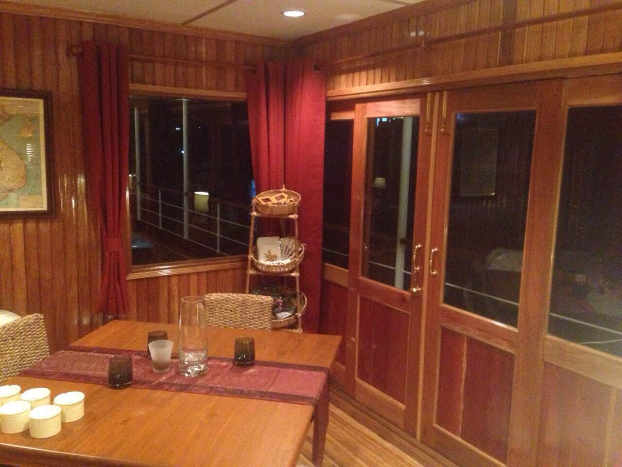 Pandaw RV Laos Pandaw Lounge 3.jpg